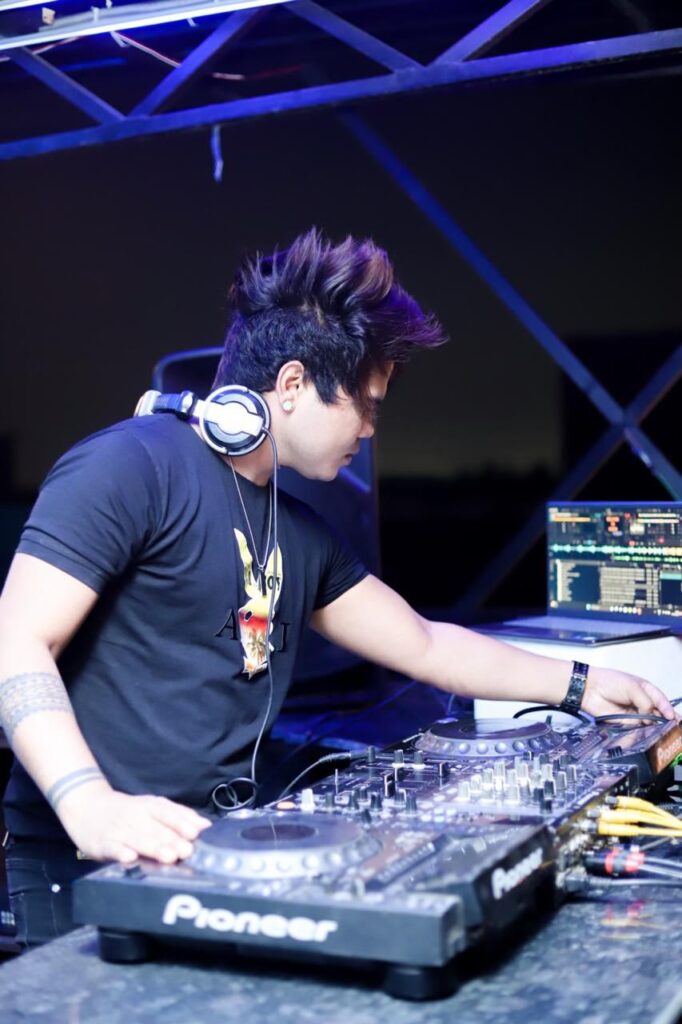 DJ NIKS